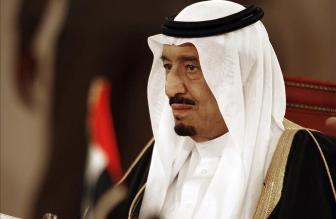 El rey saudí visitará EEUU el próximo otoño, según Carter