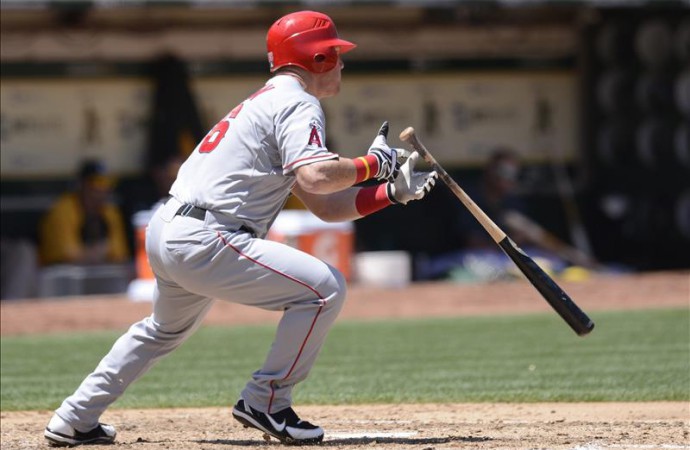 5-2. Calhoun remolca dos para los Angelinos y Street llega a 300 rescates venciendo a los Mellizos