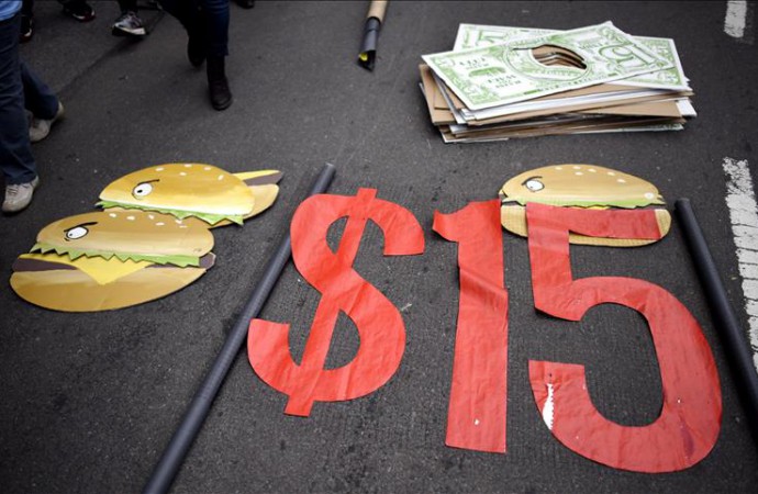 Nuevos grupos se suman al reclamo de 15 dólares por hora en Chicago