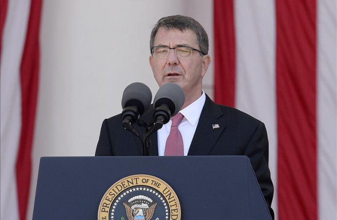 Jefe del Pentágono trata lucha contra el EI con líder iraquí y suníes