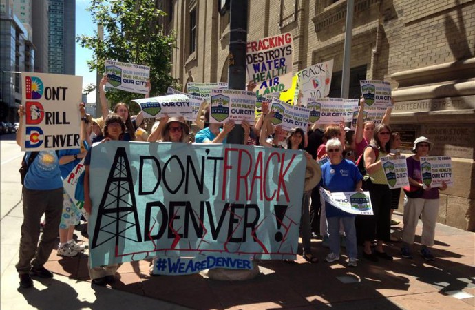 Temen posibles estragos de extracción petrolera en barrios hispanos de Denver