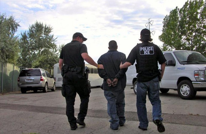 Acusan a agente de migración de El Paso de contrabando de indocumentados