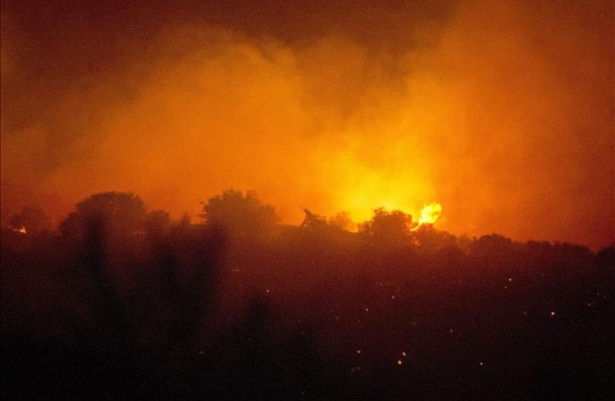 En fase de extinción un incendio en Puerto Rico que consumió 40 hectáreas