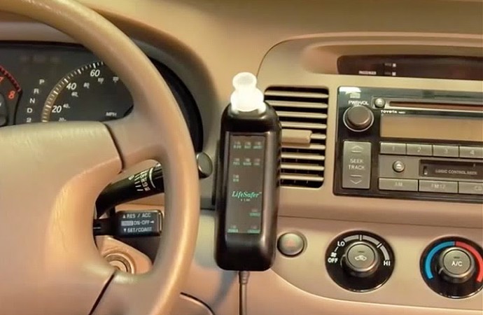 Un dispositivo pudiera evitar que los conductores ebrios prendan su vehículo