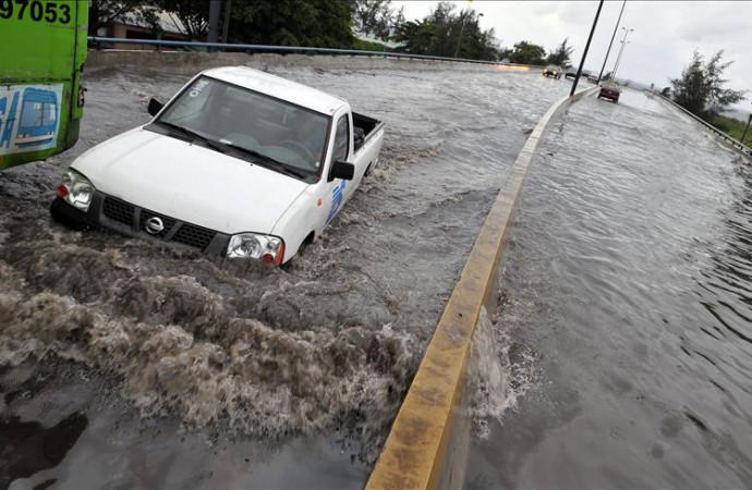 Inundaciones en la Bahía de Tampa obliga a desalojar medio centenar de personas