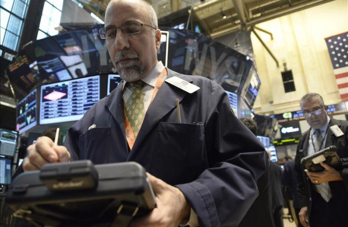 Wall Street se sitúa en terreno mixto y el Dow cede un 0,07 % a media sesión