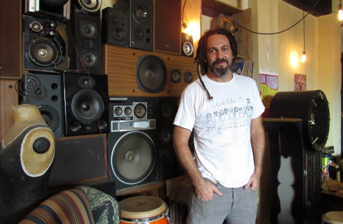 Músico de Calle 13 prepara negocio gastronómico y de colaboración cultural