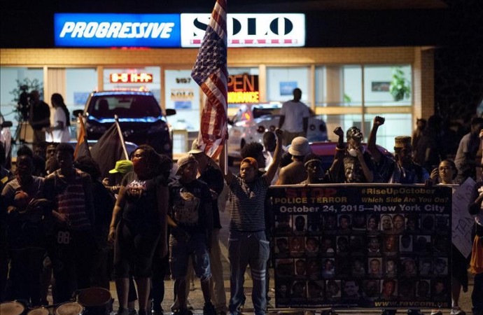 Nuevos disturbios y arrestos en Ferguson (EE.UU.) en la segunda noche de protesta