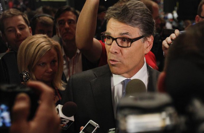 El republicano Perry deja de pagar a su equipo de campaña por falta de fondos