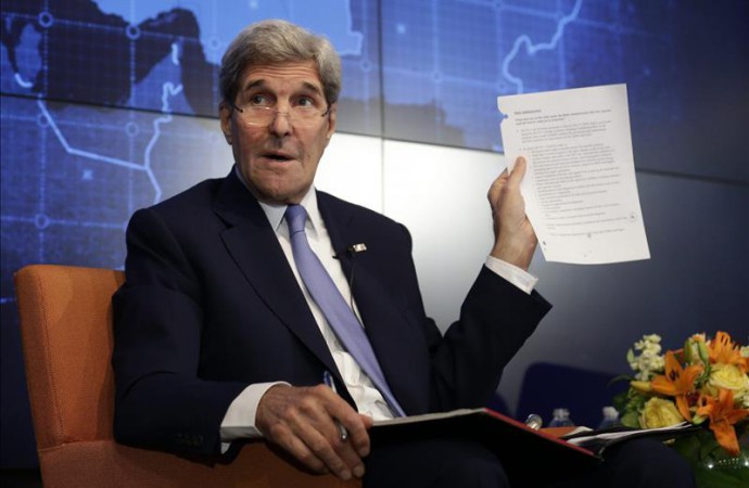 Kerry dice que un rechazo del acuerdo nuclear con Irán podría dañar el dólar