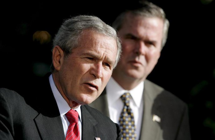 George W. Bush pide fondos para campaña presidencial de su hermano Jeb Bush