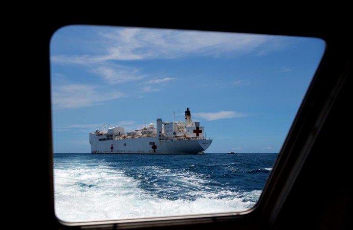 EEUU envía barco hospital a Haití e invita a médicos cubanos a visitar buque
