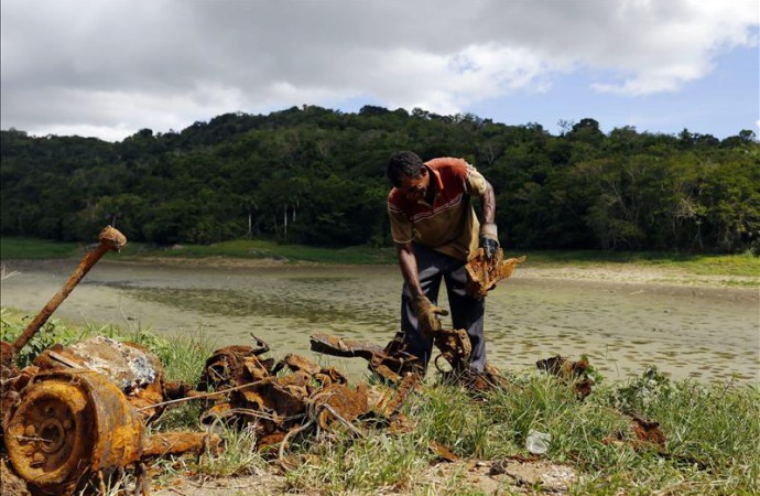 Retiran 28.000 metros cúbicos de escombros de gran embalse de Puerto Rico