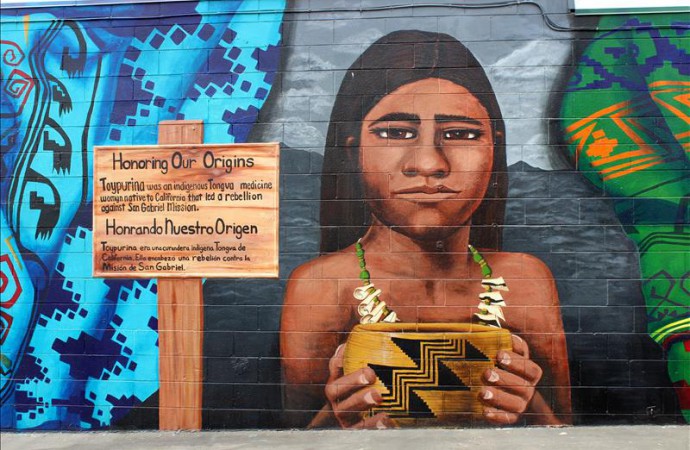 Kristy Sandoval reivindica en murales la figura de la mujer y los chicanos