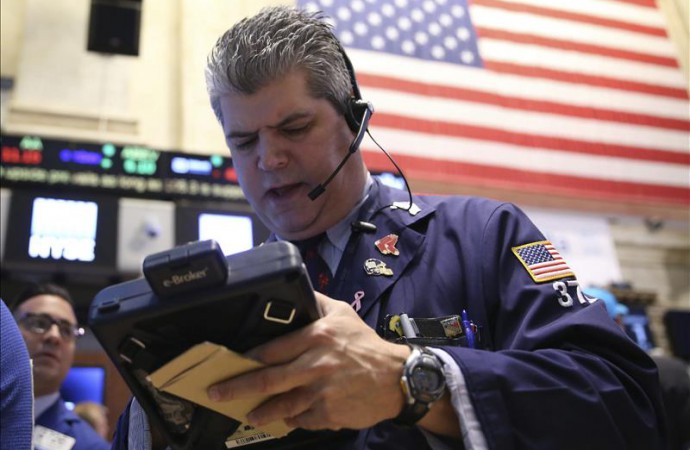 Wall Street amplía las ganancias y el Dow Jones sube un 1,11 % a media sesión