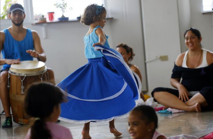 Una puertorriqueña se convierte en líder del baile autóctono de la bomba