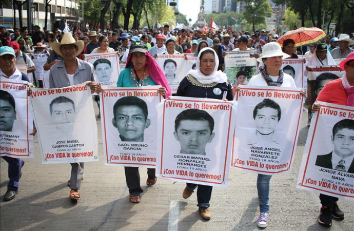 Museo Mexicano Chicago dedica su exhibición a los 43 estudiantes desaparecido