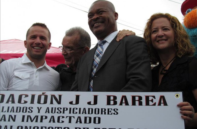 JJ Barea estrena proyecto de restauración de canchas de baloncesto en Puerto Rico