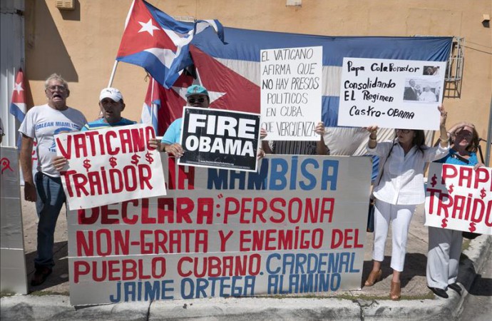 Grupo de exiliados en Miami expresa rechazo por la visita del papa a Cuba