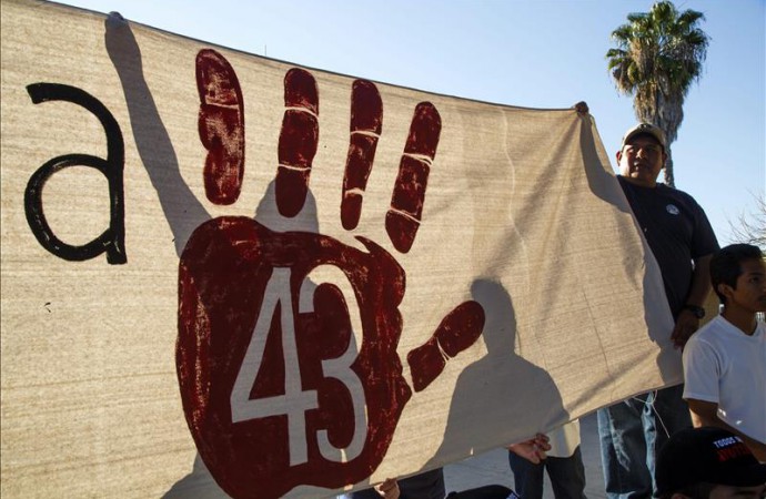 Madres de Ayotzinapa acuden al Congreso y buscan un encuentro con el papa