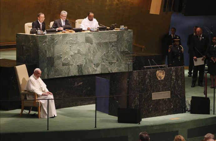 El papa pide la «total prohibición» de las armas nucleares