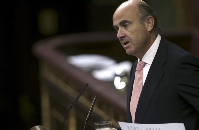 Ministro español insiste en el riesgo de vuelta atrás de reformas en España
