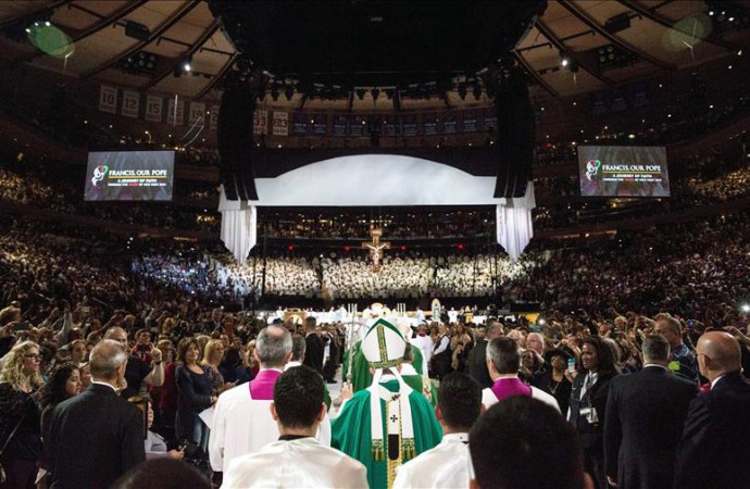 Los «ciudadanos sin derecho a serlo» protagonizan misa del papa en Nueva York