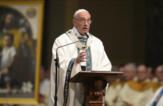 El papa reclama una participación más activa de los laicos en la Iglesia