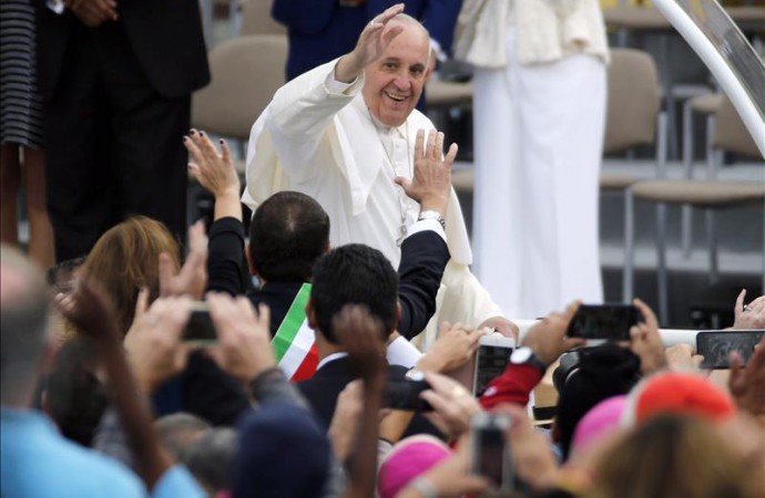 El papa respalda a los inmigrantes en EEUU y asegura que «renovarán el país»