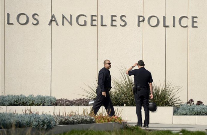 Policía de Los Ángeles promueve marcha para poner alto a la violencia