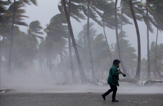 Tormenta Joaquín podría convertirse en huracán el miércoles junto a Bahamas