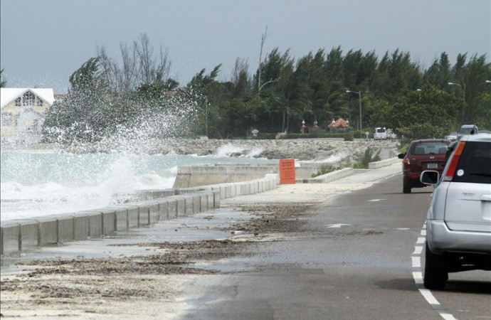 El huracán Joaquín se aleja de Bahamas rumbo hacia el noreste del Atlántico