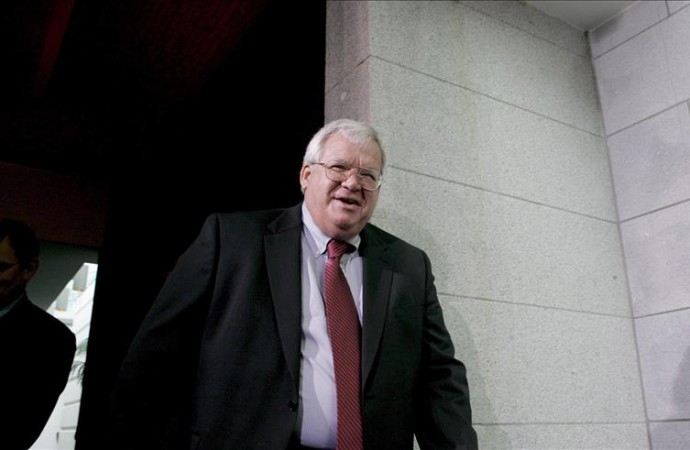 Hastert, expresidente de la Cámara Baja, culpable de violar leyes bancarias