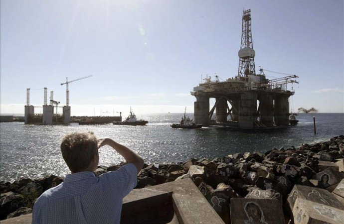 El BM rebaja sus previsiones del precio del petróleo a 52 dólares en 2015