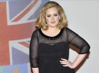 Adele irrumpe con «Hello» como canción más vendida de la semana