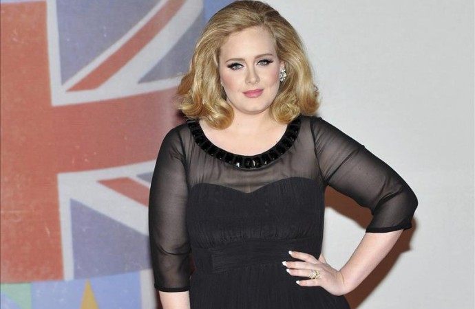 Adele irrumpe con «Hello» como canción más vendida de la semana