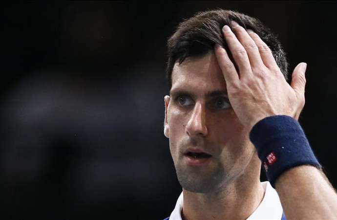 Djokovic cumple y avanza a las semifinales de París