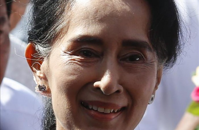 Obama felicita a Suu Kyi por éxito electoral y esfuerzos hacia democracia