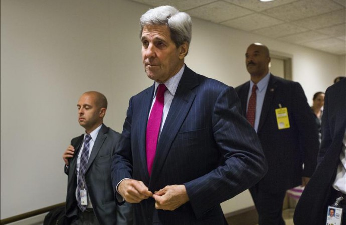 Kerry asegura que EEUU considera «todas las opciones» sobre la guerra Siria