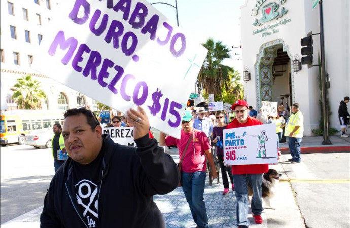 Trabajadores de Pasadena piden aumento del salario mínimo