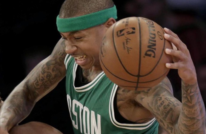 95-111. Thomas dio la victoria a los Celtics y dejó en plena crisis a los Rockets