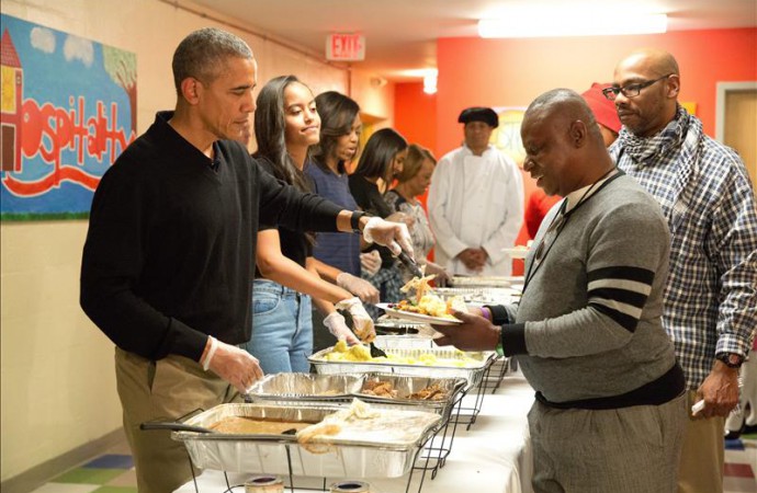Obama destaca la generosidad de EE.UU. con los refugiados en el Día de Acción de Gracias