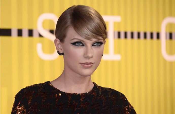 Taylor Swift deja Nueva Zelanda tras ser criticada por dañar aves en peligro