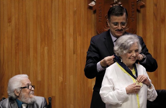 Elena Poniatowska recibe el honoris causa de la Universidad de Guadalajara