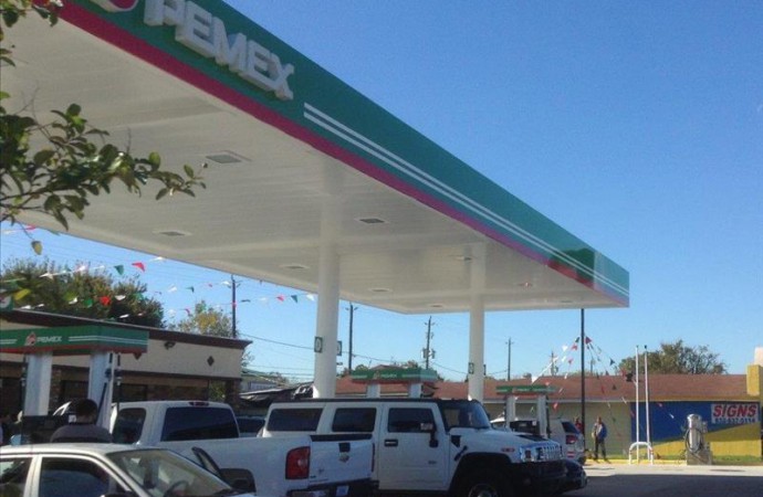 Pemex inaugura su primera gasolinera en Estados Unidos