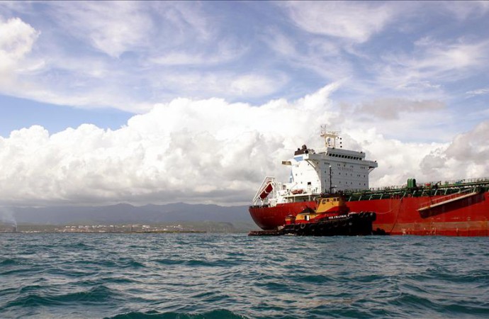 Investigarán en Puerto Rico relación entre bajada de petróleo y precios en la isla