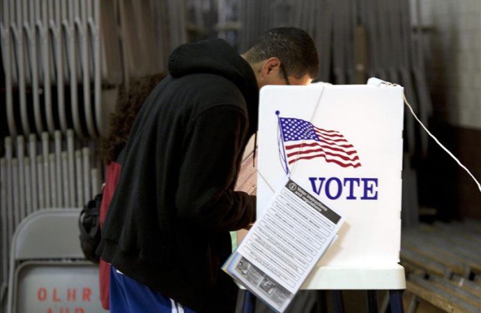 La juventud define a los votantes latinos estas elecciones, según un estudio