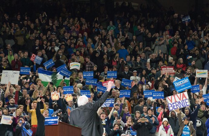 Sanders presenta batalla a Clinton con contundentes victorias en los caucus