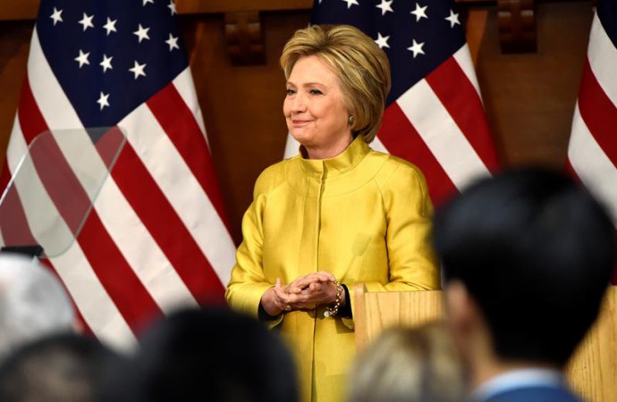 FBI entrevistará a colaboradores de Clinton sobre el uso de su correo privado