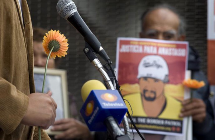Familia de mexicano que murió por paliza de agentes de EEUU acude a la CIDH